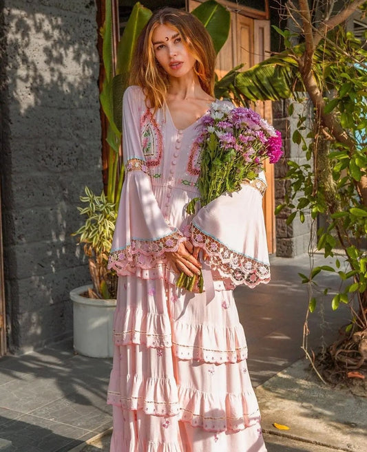 Horn long sleeved lace lace cake dress