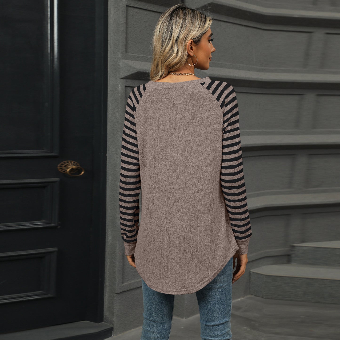 New contrast color striped patchwork round neck long-sleeved T-shirt dovetail top for women