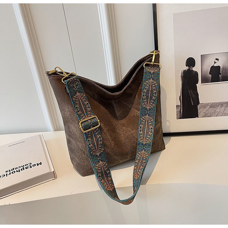 New trendy and high-quality textured tote bag, summer foreign-style large-capacity commuter bag