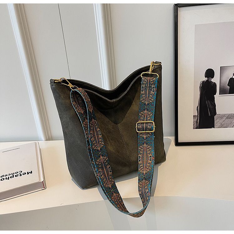 New trendy and high-quality textured tote bag, summer foreign-style large-capacity commuter bag