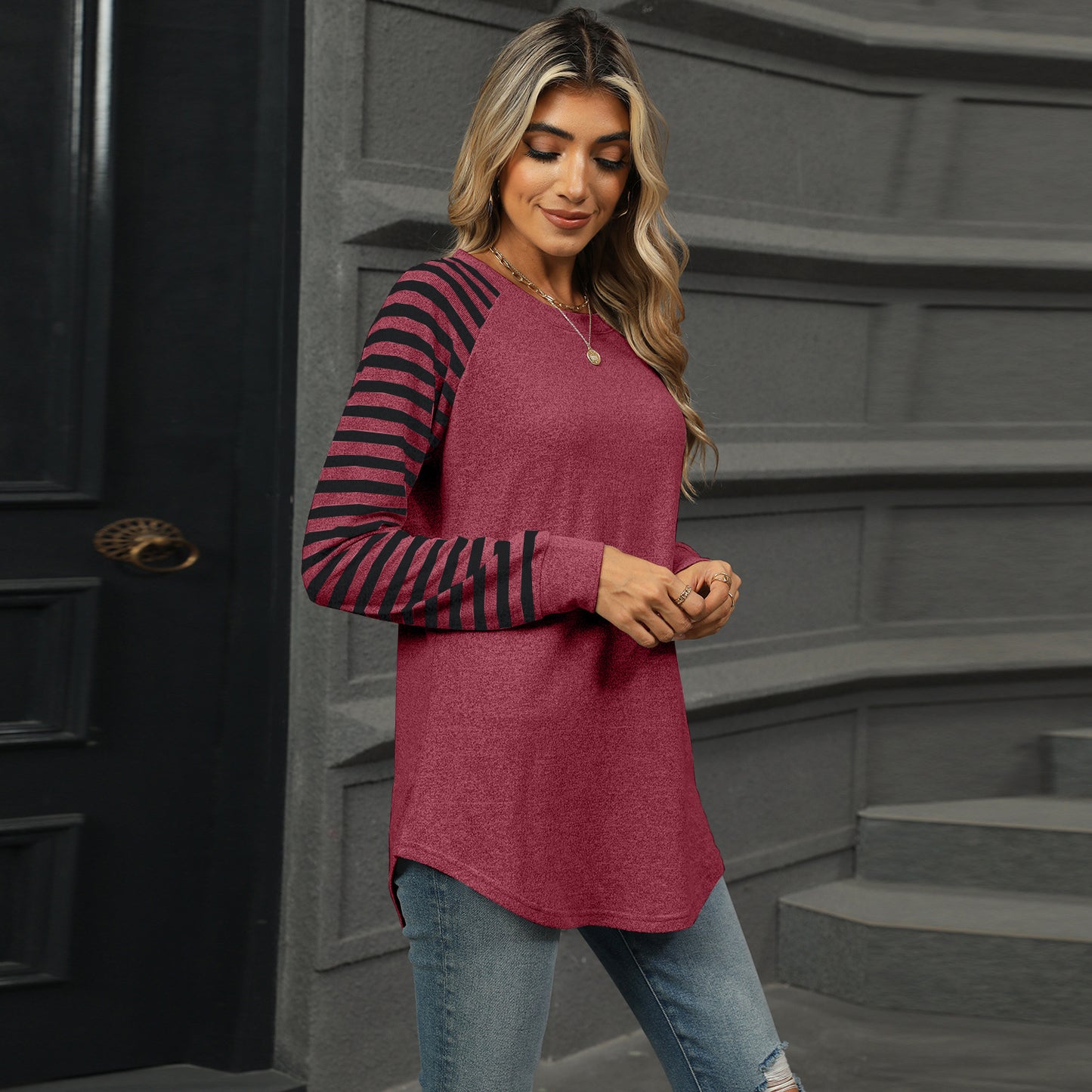 New contrast color striped patchwork round neck long-sleeved T-shirt dovetail top for women