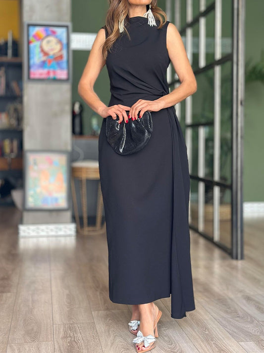 Black elegant sleeveless dress