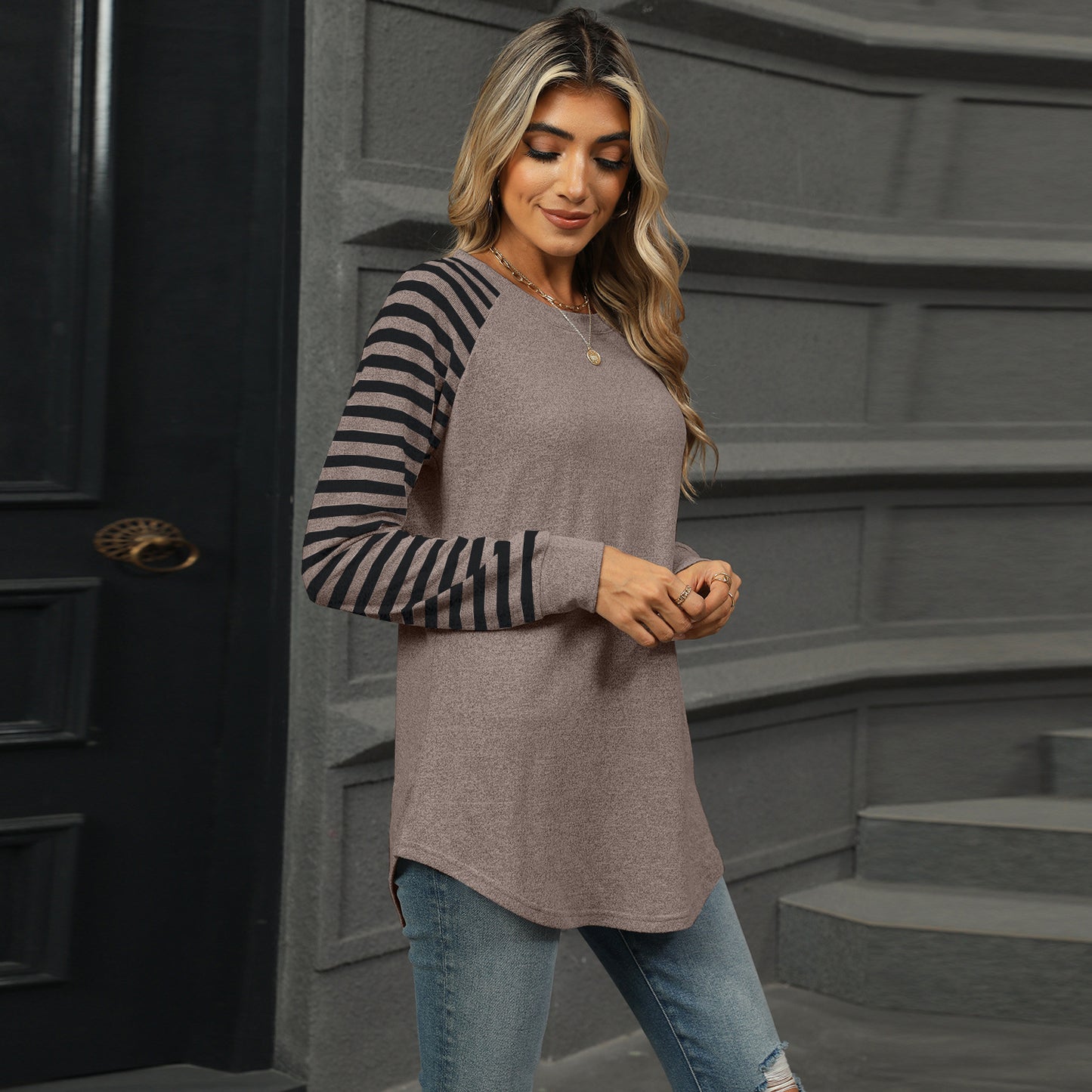 New contrast color striped patchwork round neck long-sleeved T-shirt dovetail top for women